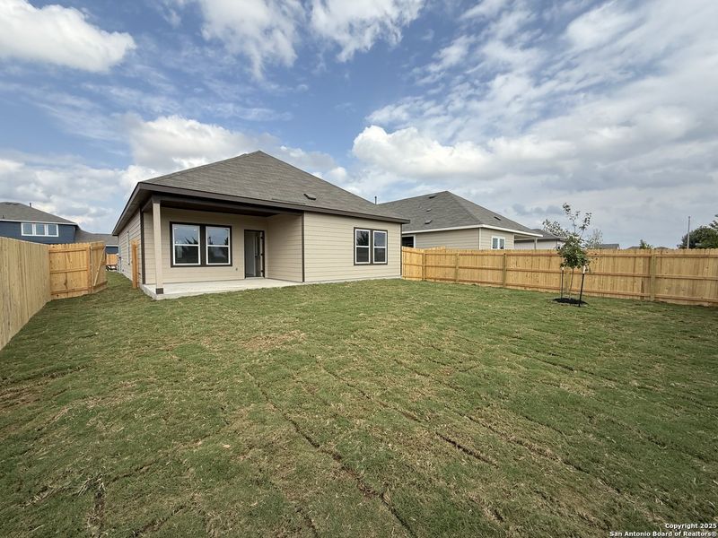 Exterior details and patio area of a home in Enclave at Hennersby Hollow 50's, San Antonio (Image 21).