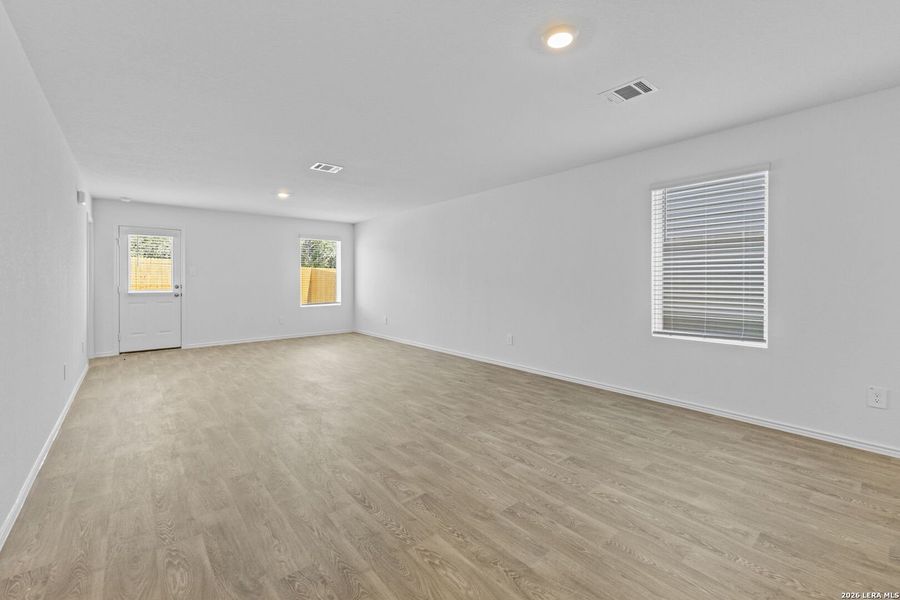 Spacious, unfurnished interior of a new home in Hickory Ridge, Elmendorf (Image 35). Spacious, unfurnished interior of a new home in Hickory Ridge, Elmendorf (Image 35).