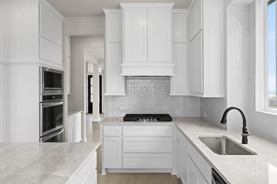 13. 9916 Polo Pitch - Kitchen (3)