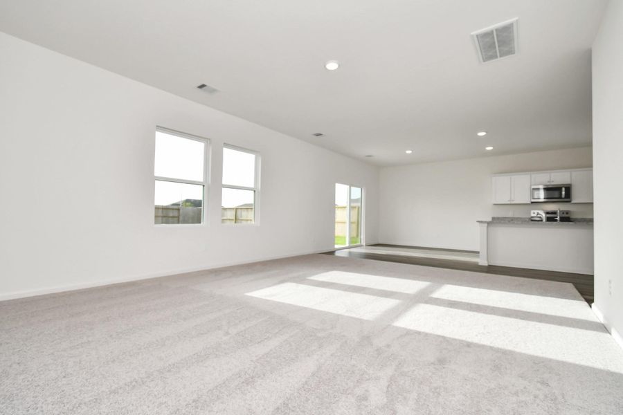 Spacious, unfurnished interior of a new home in Sunterra, Katy (Image 20).