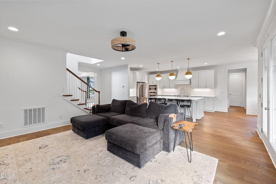 19-807 Crimson_7193 19-807 Crimson_7193