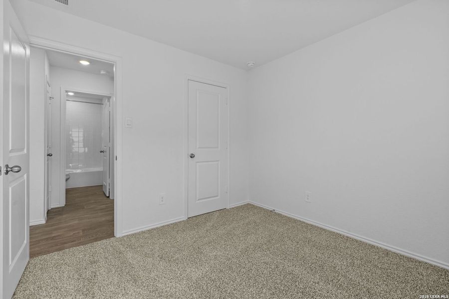 Spacious, unfurnished interior of a new home in Arroyo Ranch, Seguin (Image 12).