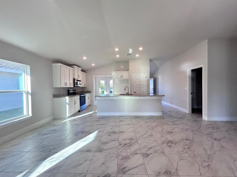 Spacious, unfurnished interior of a new home in Waterstone 52, Fort Pierce (Image 14).