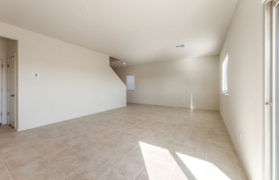 Spacious, unfurnished interior of a new home in Copper Falls, Buckeye (Image 13).