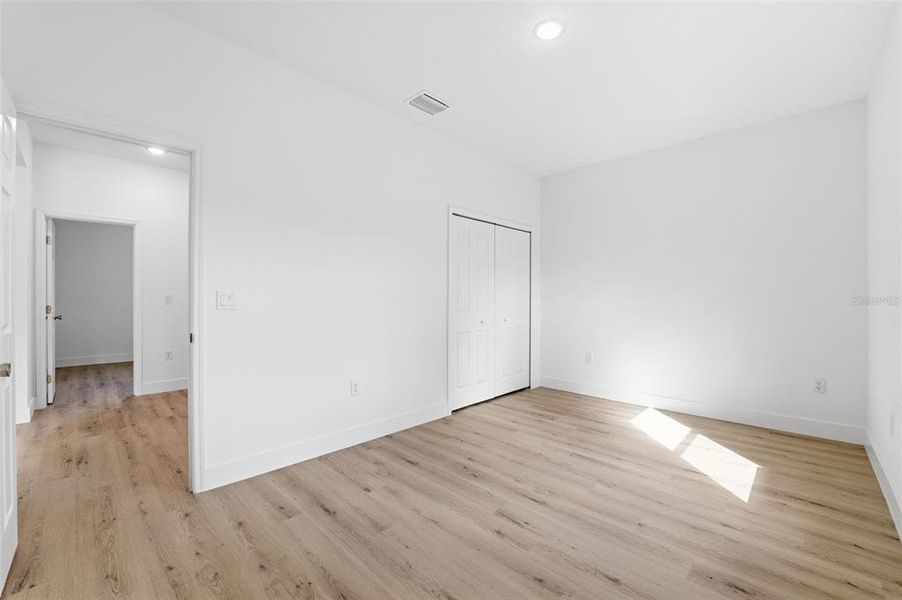 Spacious, unfurnished interior of a new home in , Citrus Springs (Image 23).