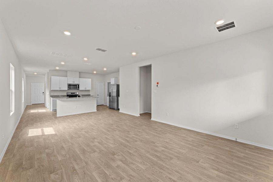 Spacious, unfurnished interior of a new home in Bollinger, Maxwell (Image 21).