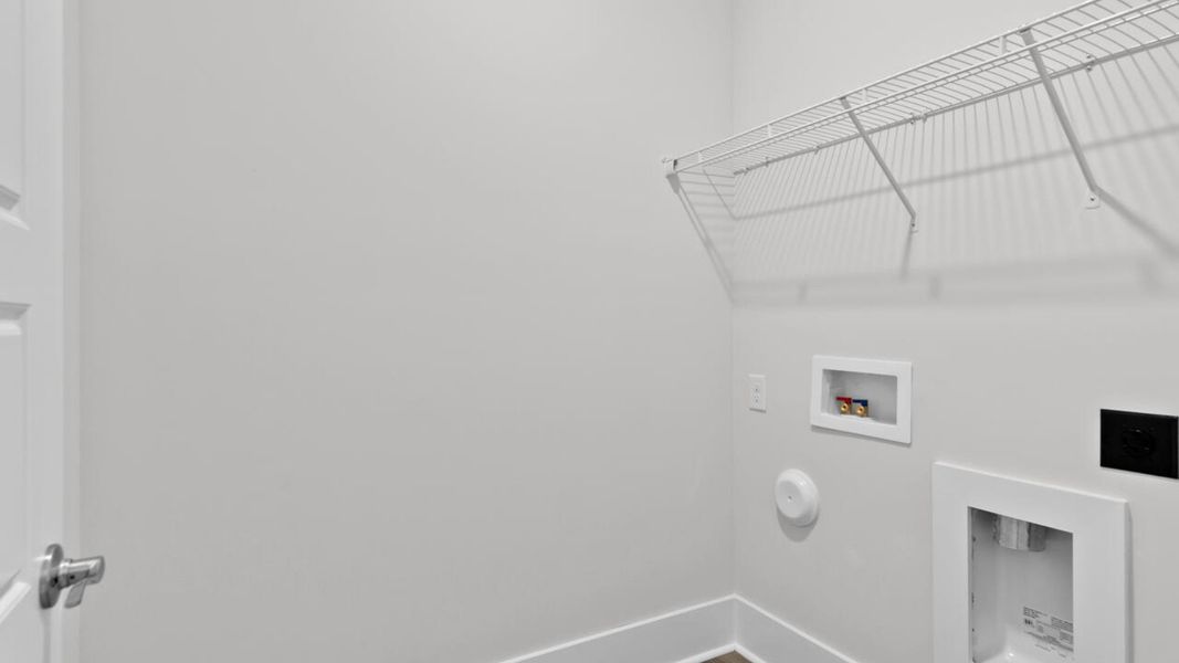 Spacious, unfurnished interior of a new home in Rolling Hills, Bolivia (Image 21).