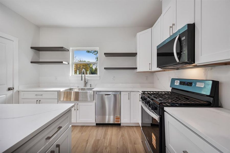 Furnished interior view inside a new home in , Dallas (Image 34).