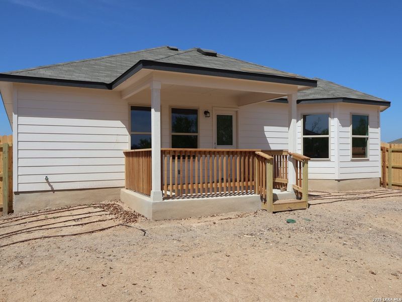 Exterior details and patio area of a home in Cinco Lakes, San Antonio (Image 17).
