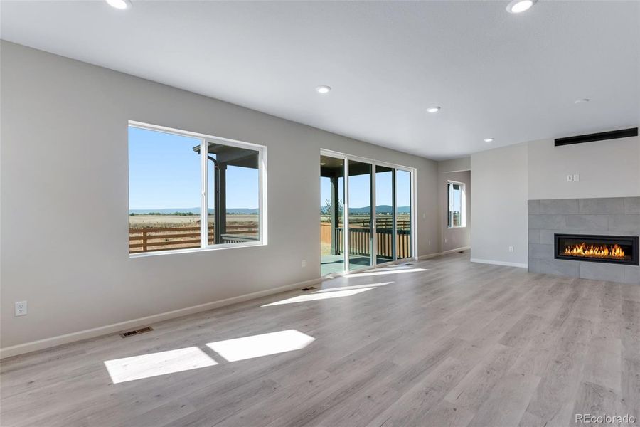 Spacious, unfurnished interior of a new home in Reunion Ridge, Commerce City (Image 32).