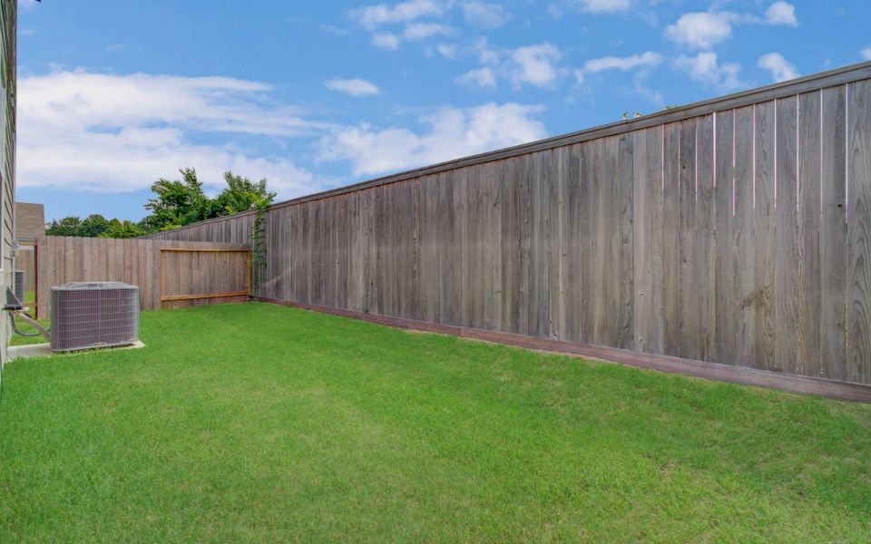 Exterior details and patio area of a home in Aldine Pines, Houston (Image 27).