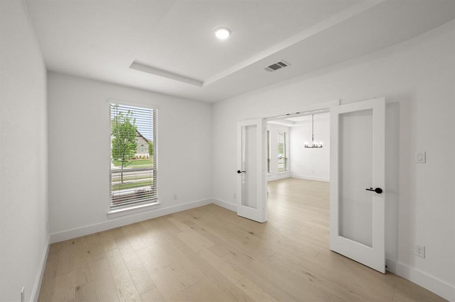 Spacious, unfurnished interior of a new home in Llano Springs, Fort Worth (Image 14).