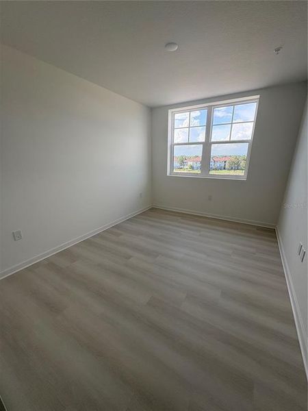 Spacious, unfurnished interior of a new home in , Orlando (Image 6).
