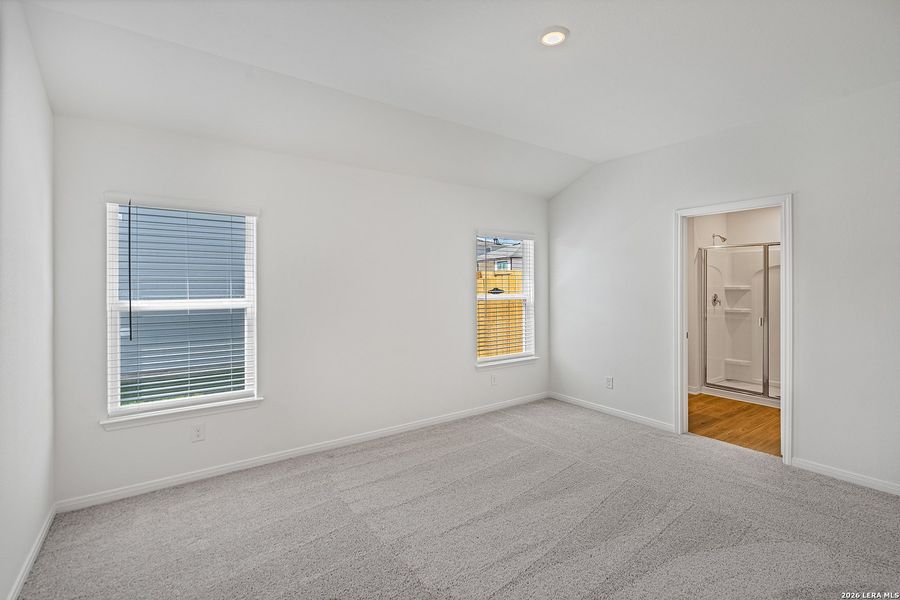 Spacious, unfurnished interior of a new home in Rosewood Estates, Lytle (Image 13).