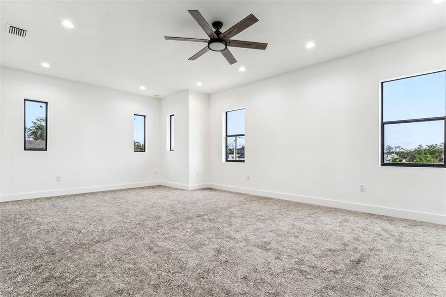 Spacious, unfurnished interior of a new home in , Tampa (Image 29).