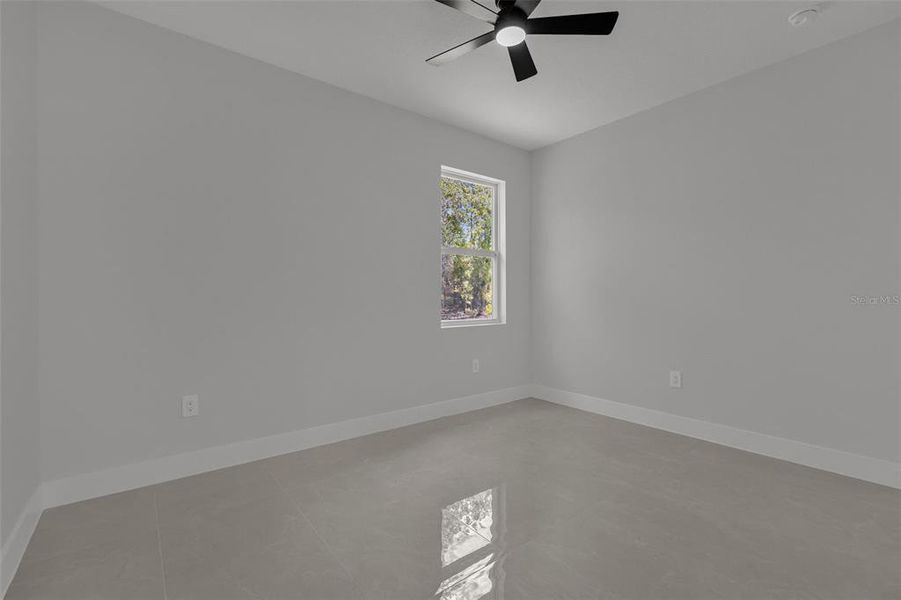 Spacious, unfurnished interior of a new home in , Ocala (Image 25).