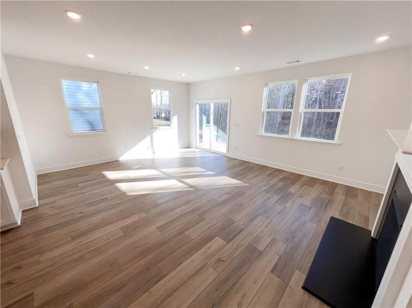 Spacious, unfurnished interior of a new home in , Sharpsburg (Image 15).