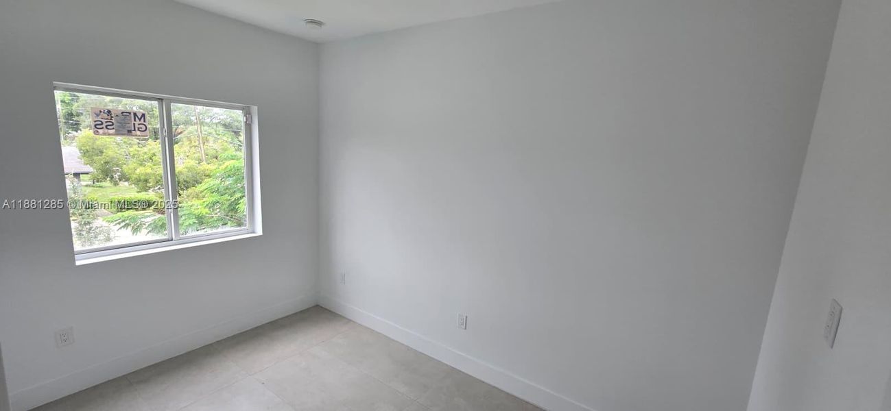 Spacious, unfurnished interior of a new home in , Pompano Beach (Image 9).