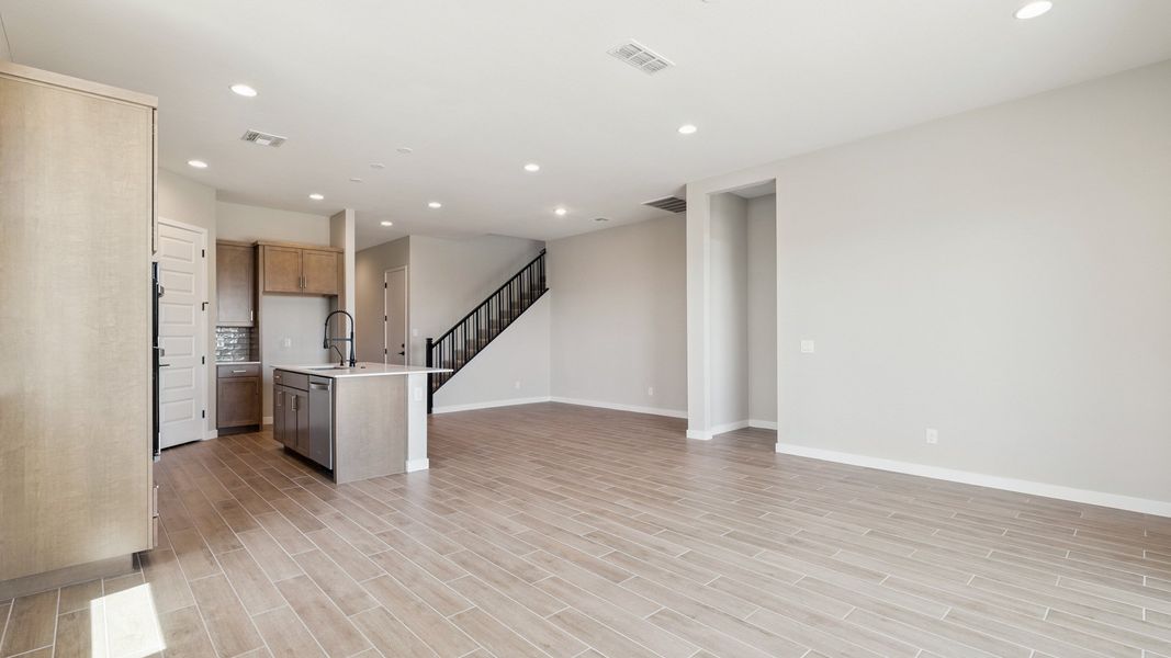 Spacious, unfurnished interior of a new home in Upper Canyon, Phoenix (Image 20).