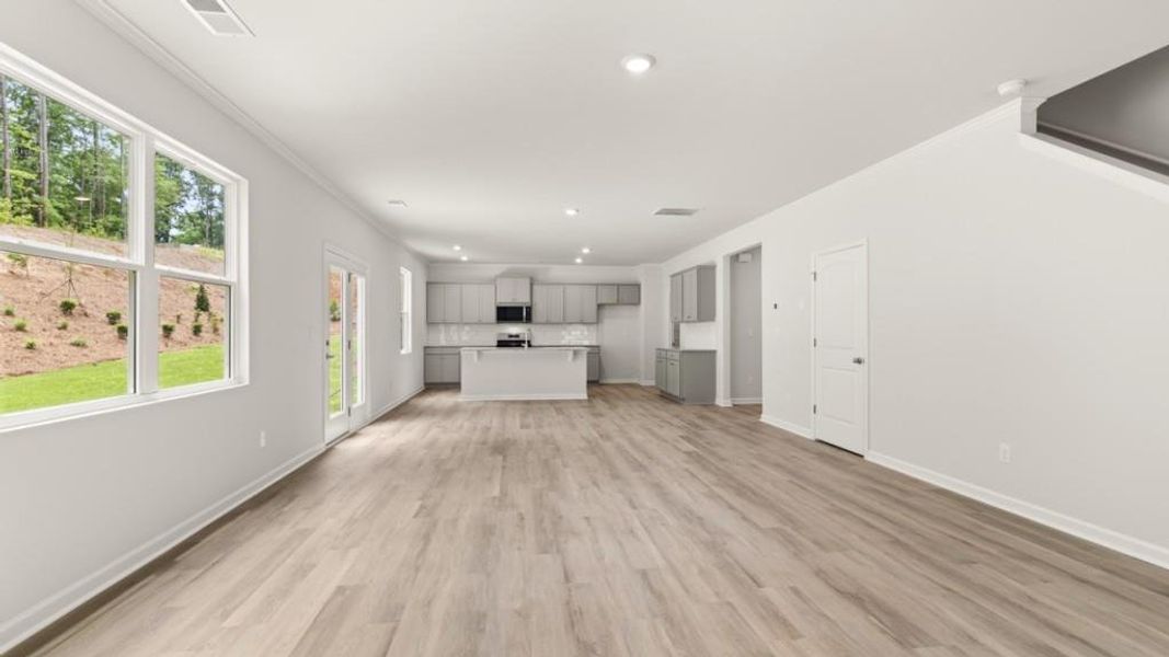 Spacious, unfurnished interior of a new home in Fairhaven, Lithia Springs (Image 27).