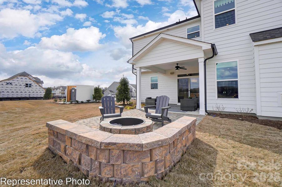 Exterior details and patio area of a home in Robinson Oaks, Gastonia (Image 21).