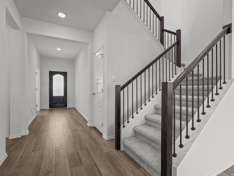 Spacious, unfurnished interior of a new home in Comanche Ridge, San Antonio (Image 21).