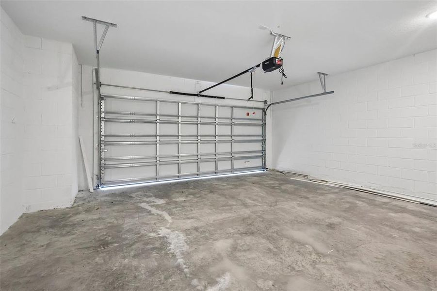 Spacious, unfurnished interior of a new home in Eagletail Landings, Howey-in-the-Hills (Image 17).