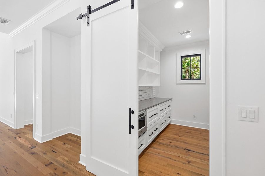 Spacious, unfurnished interior of a new home in , Seabrook (Image 25).