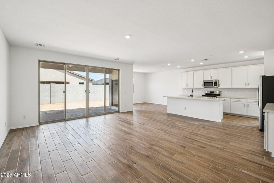 6-web-or-mls-W Cansados Rd-S2408-006