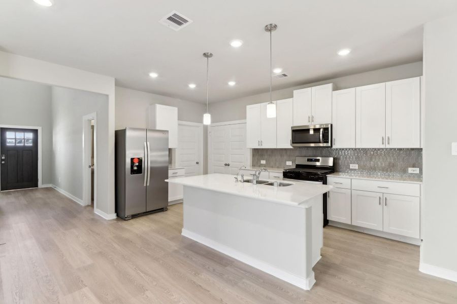 Photo is not of the actual home, but is an inspirational photo of builder’s model home and may depict options, furnishings, and/or decorator features that are not included Photo is not of the actual home, but is an inspirational photo of builder’s model home and may depict options, furnishings, and/or decorator features that are not included