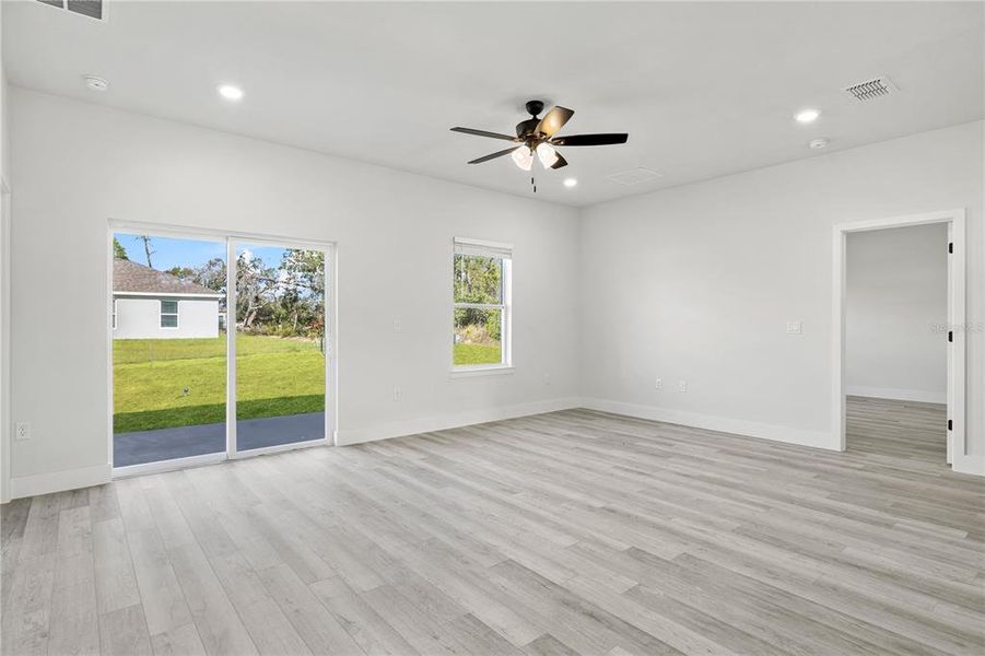 Spacious, unfurnished interior of a new home in , Ocala (Image 22).