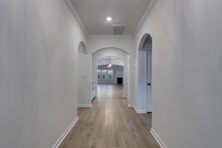 Spacious, unfurnished interior of a new home in Arcadia, Myrtle Beach (Image 21).