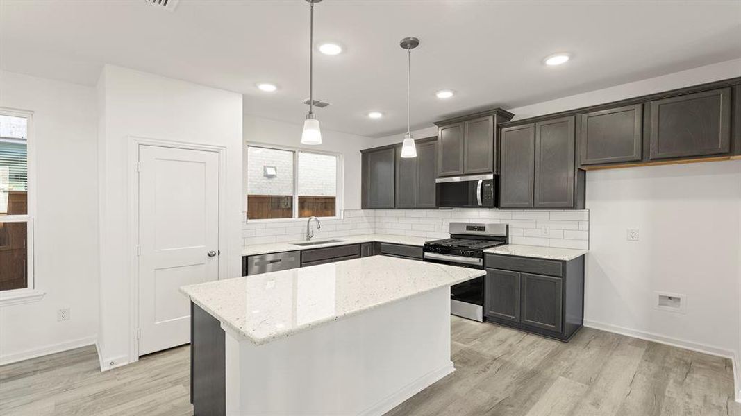 10. 3246 Summerland - Kitchen (2)