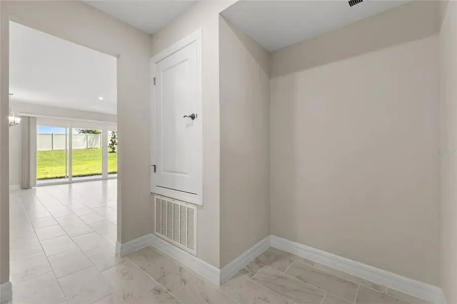 Spacious, unfurnished interior of a new home in , Mount Dora (Image 39).