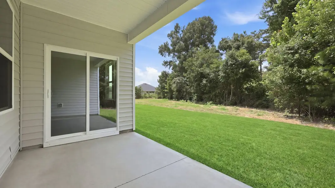 Exterior details and patio area of a home in Villa Grande, Winterville (Image 4).