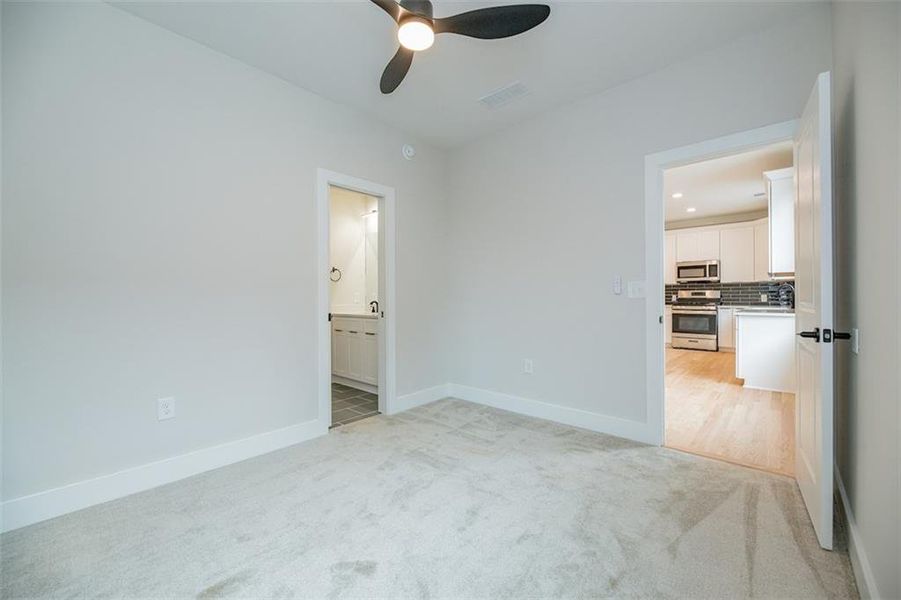 Spacious, unfurnished interior of a new home in , Atlanta (Image 21).