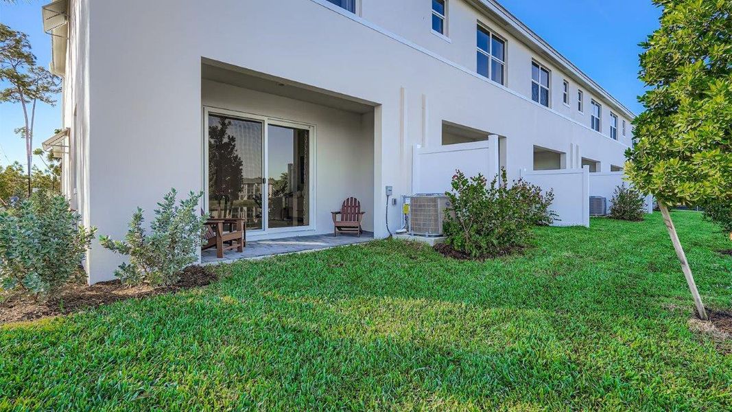Representative exterior details of a home built from the Bondi by D.R. Horton in Lakeside Landing, Royal Palm Beach (Image 23).