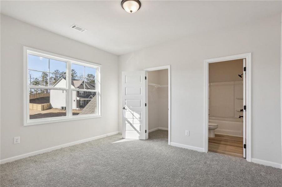 Spacious, unfurnished interior of a new home in Ponderosa Farms Reserve, Gainesville (Image 48).