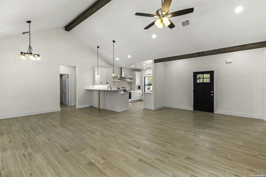 Spacious, unfurnished interior of a new home in , Canyon Lake (Image 16).