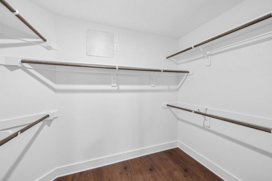 Spacious, unfurnished interior of a new home in Sorella, Tomball (Image 8).