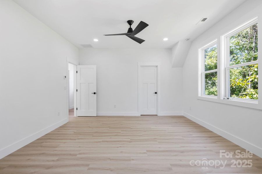 Spacious, unfurnished interior of a new home in , Flat Rock (Image 22).