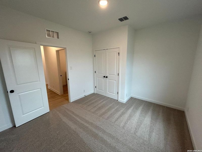 Spacious, unfurnished interior of a new home in Hennersby Hollow, San Antonio (Image 24).