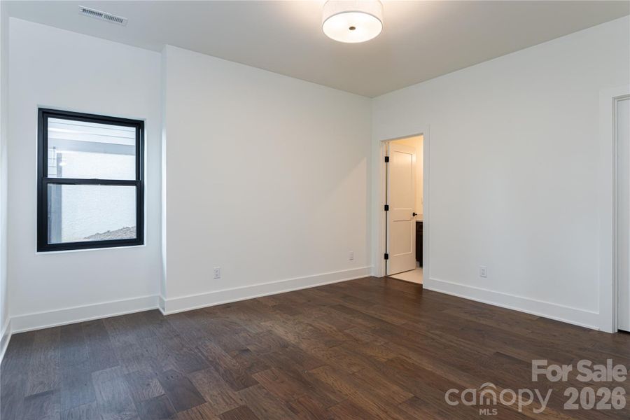 Lower guest ensuite 2
