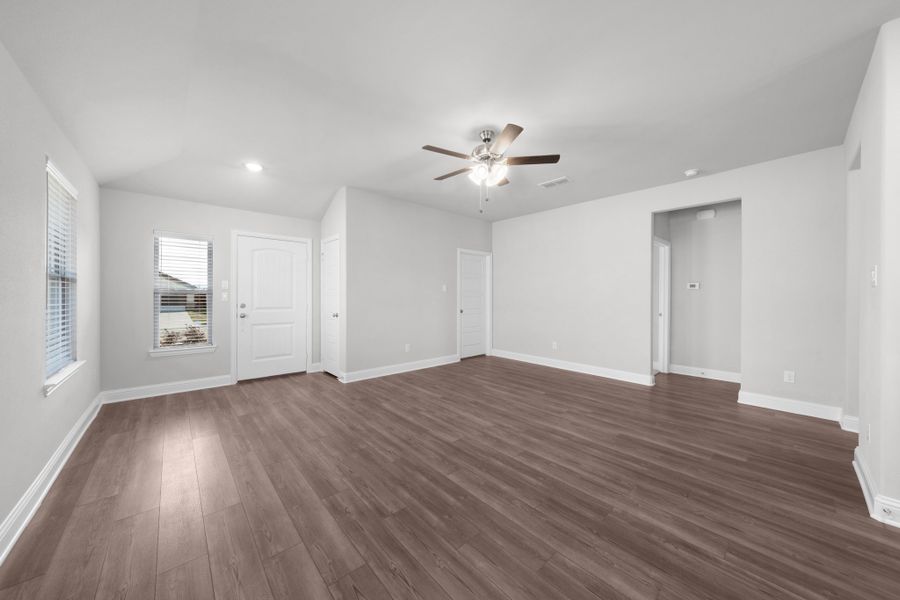 Spacious, unfurnished interior of a new home in Stonecreek, Sulphur Springs (Image 18).