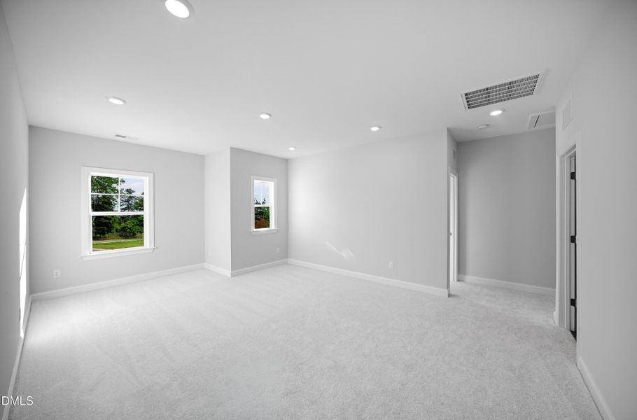 SUN_Everlee_Pic_LandrumIII_Loft_2of2