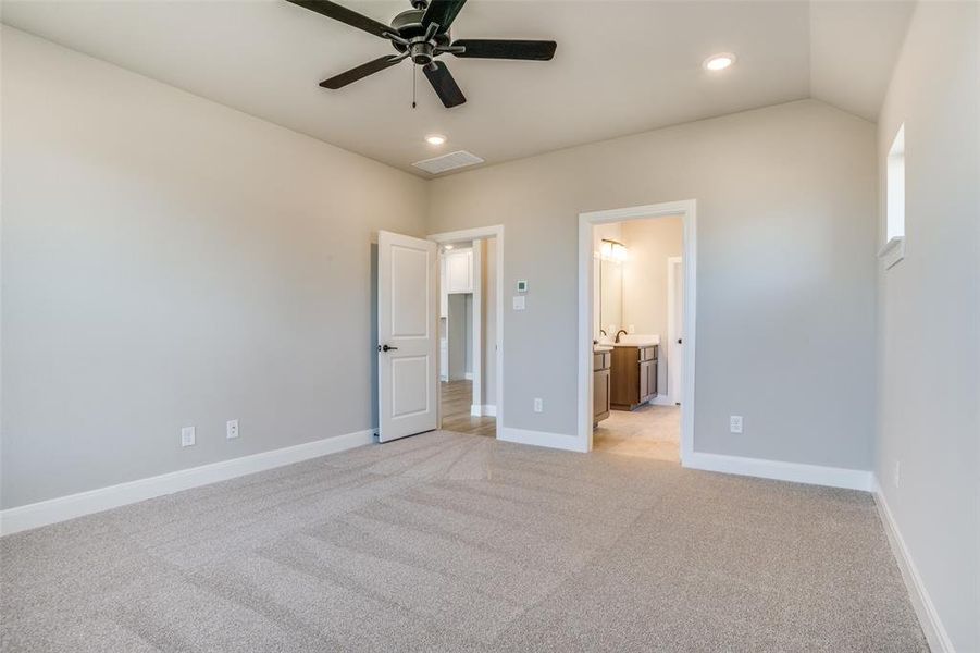 Spacious, unfurnished interior of a new home in West Crossing, Anna (Image 16).