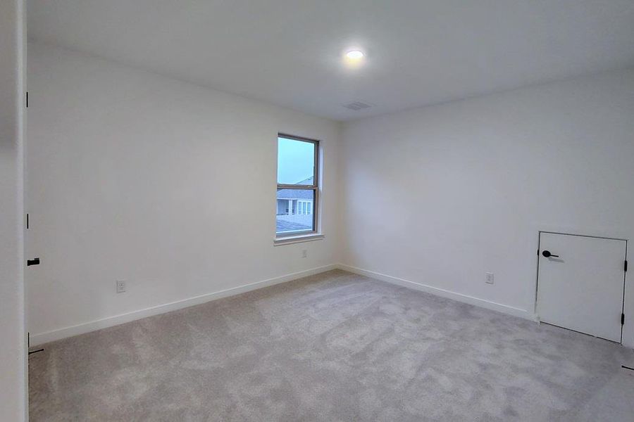 Spacious, unfurnished interior of a new home in Wolf Ranch, Georgetown (Image 21).