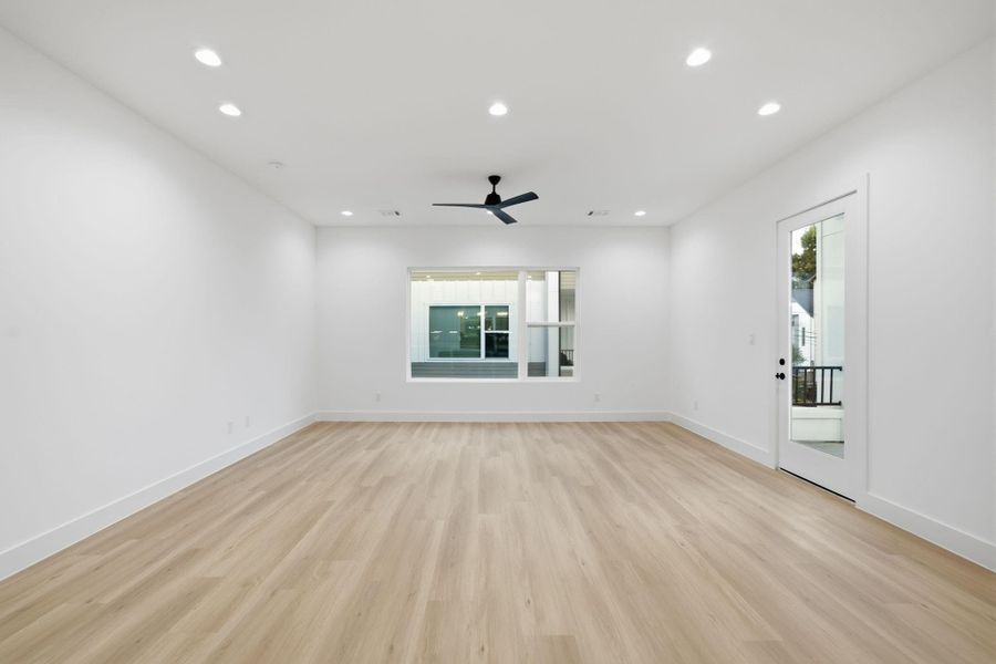 Spacious, unfurnished interior of a new home in , Houston (Image 40).