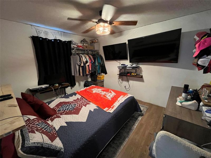 Furnished interior view inside a new home in , Hico (Image 5).