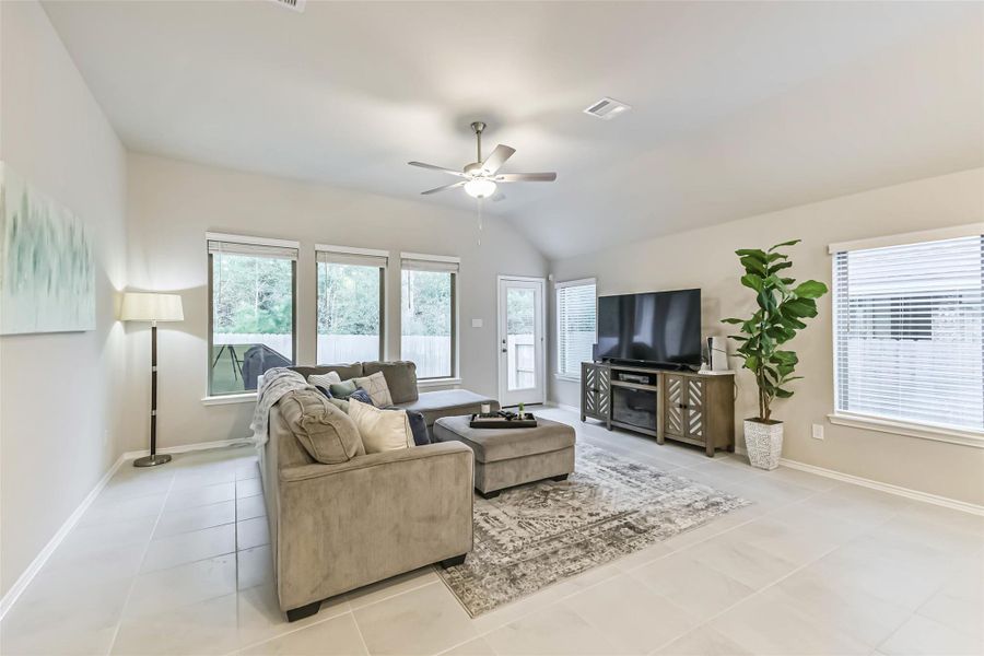 Furnished interior view inside a new home in Escondido 45', Magnolia (Image 17).